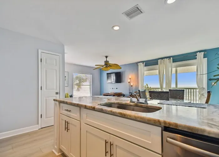3bedroom Beachfront Condo-gulf View-on The Holiday home *